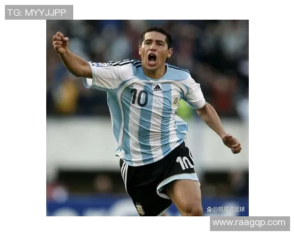 足球2号球服背后传奇人物解读：谁是这号码的历史符号