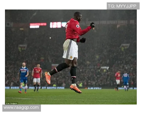 足球球星挥拳庆祝瞬间揭示他们的激情与力量象征