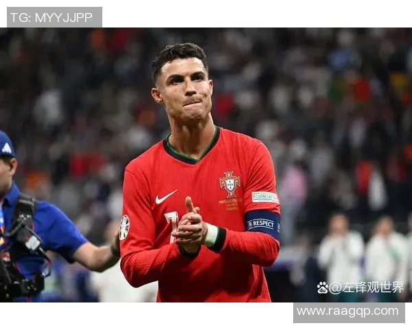 全球足球明星风采与成就回顾：聚焦世界足坛顶级球员的精彩表现