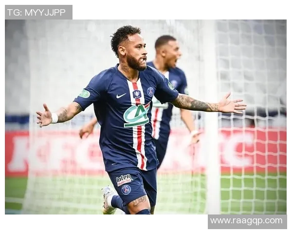 足球场上球星对抗升温 激烈打斗引发全场哗然精彩瞬间回顾